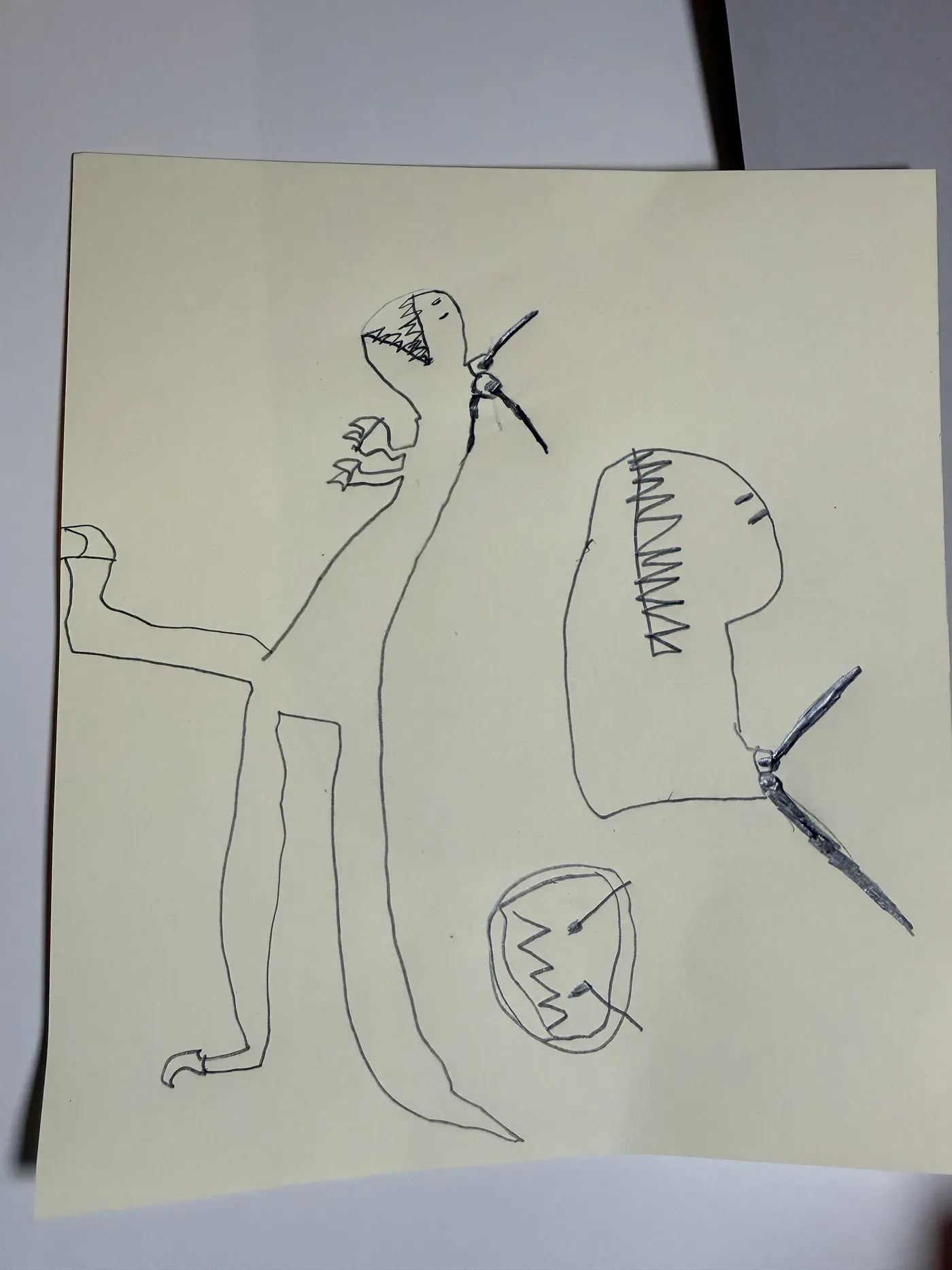 Dibujo original de Juan Tomás: un personaje imaginado con dientes grandes