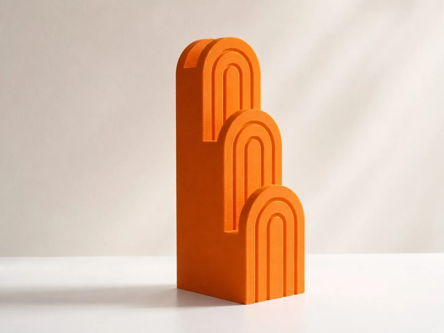 Arco para Gafas naranja visto en ángulo, sin gafas, con los tres arcos escalonados a la vista